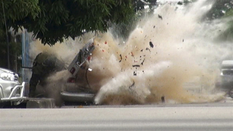 Illustration for article titled The Four Frame Horror of a Car Exploding In Front of a Bomb Squad Officer